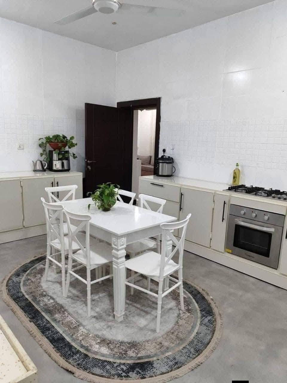 � فرصة ذهبية للسكن أو الاستثمار في مجمع الكرار السكني 🚨

🏡 دار مميزة للبيع – بيع سريع ب 127 مليون 

📍 الموقع: مجمع الكرار السكني
📐 المساحة: 200 متر
🏘️ المرحلة الأولى
🛣️ شارع 15 متر
🚪 قريب جداً من البوابة
⭐ موقع مميز ومرغوب جداً

✨ تفاصيل الدار:
🛏️ 3 غرف نوم
🛋️ تصميم عملي ومريح للعائلة
🌳 مساحة ممتازة مع موقع حيوي قريب من جميع الخدمات

💰 تُباع بمقدمة 127 مليون دينار فقط والمتبقي اقصاد شهريه 

📞 للاستفسار الاتصال على *********** 
مكتب النورين للعقار داخل مجمع الكرا
