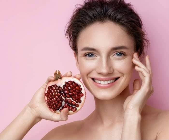 بكج الرمان الكوري  🍎
1. غسول الرمان
2. تونر الرمان 
3. كريم الرمان المرطب
4. سيروم الرمان 
5. كريم الرمان لمحيط العين 
6. لوشن الرمان 

🍎ترطيب البشرة وتغذيتها بقوة وعمق واعادة اشراقتها الرائعة
🍎تفتيح ملحوظ للبشرة
🍎تخليص البشرة من الزيوت الزائدة والقضاء على جفافها وحفظ الرطوبة لفترة طويلة lock water
🍎منتجات خفيفة على البشرة وغنية بمستخلص الحليب الطبيعي
🍎يزيل الهالات السوداء حول العين
🍎نعومة رائعة واشراقة لا مثيل لها
🍎يعيد مرونة البشرة


**إذا كنت صاحب هذا الإعلان وتريد حذفه لأي سبب، رجاءا أرسل رسالة إلى الدعم الفني**