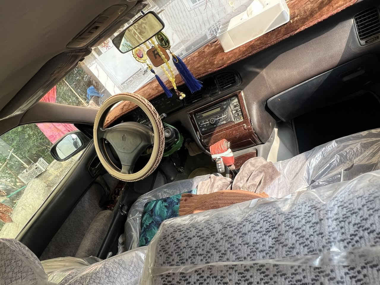 سيارة بطه منفصل نيلي موديل ٩٣ كفالة 
من حدادة ومحرك ومن نقل وكص وكهربائيات كلشي شغال بيه وتبريد شغال رقم إنجليزي والسنوية نهاية 2026بأسمي السعر 60$ وبيه مجال العنوان /قضاء المدينة / الشروق 
الهاتف : ***********
