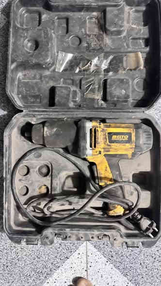 السلام عليكم 
دريل لقمة كهرباء وعالجداحة شرط مستعملات شي قليل وعالفحص إذا اكو عطل وامانة الله ع هذا الكلام الكهرباء حتى فحماته ويا والي ع الجداحة بالجيس مستعمل بس مرة وحدة سعرهن 90 اثنينهن 
المكان ديوانيه مركز حي النهظة 
للاستفسار خاص او ع الرقم ***********
