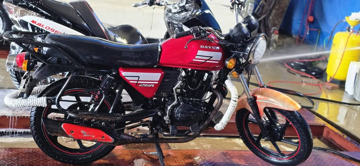 السلام عليكم شباب دراجه دايون موديل 2022 دراجه كفاله عامه كفاله عامه من كلشي وكلشي بيه يشتغل كهربائيات بأكمله 
 سلف ما سلف كله شغال دراجه برغي مامفتوح بيه صوت وشلعه ورزانه فووول يعني بين قوسين دراجه كامله مكمله ومفوله دراجه اوراق الاصليه سعره مليون و٣٥٠ وبيه مجال لليشتري بيه خير ويدلل مكاني كربلاء فريحه ***********
