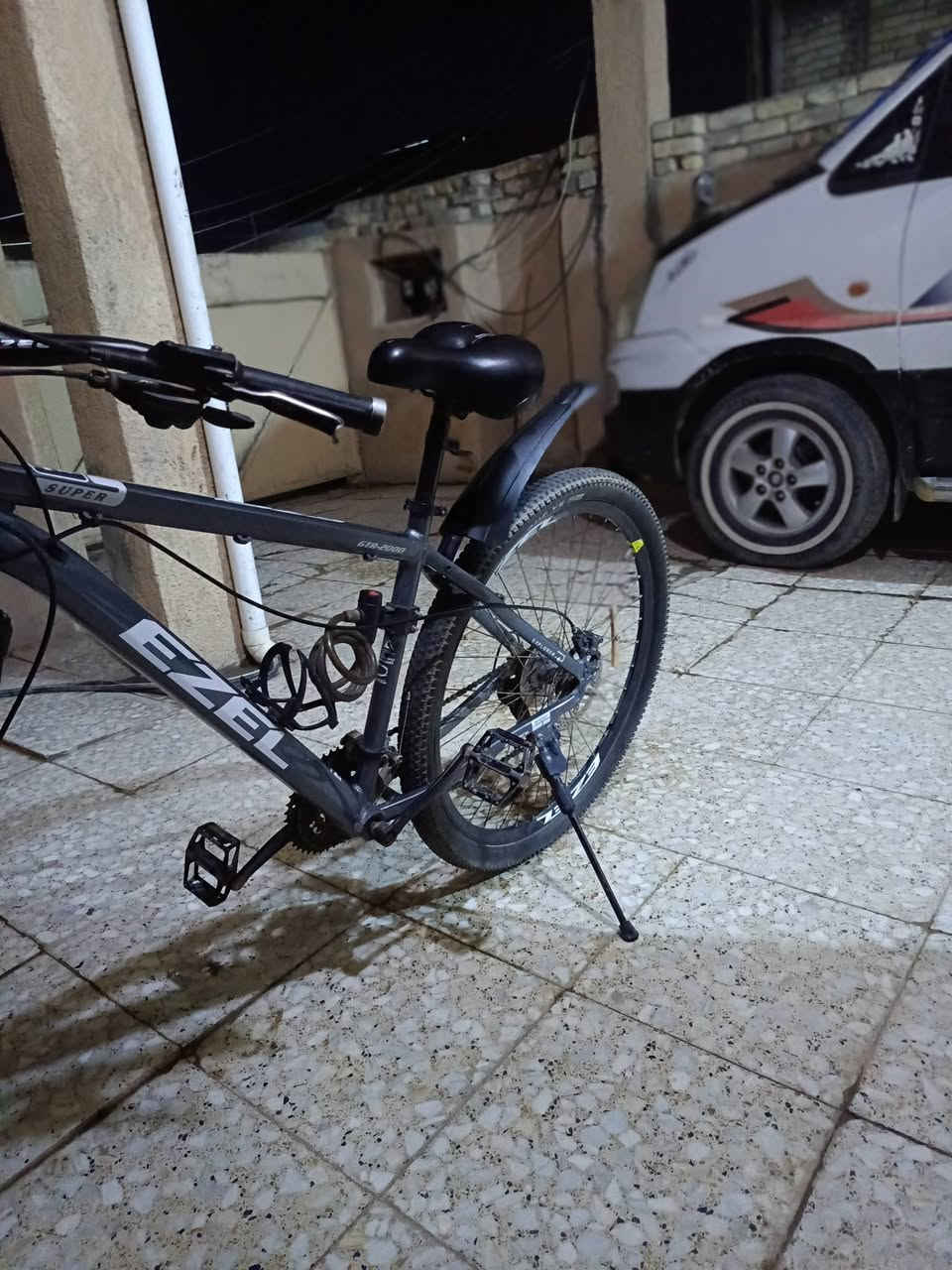باسكل ماركة ايزيل 
باسكل استعمال 3 اشهر وصالة فترة متروك ويا مستلزماتة

(اجفوف+خوذة+جادر+استاندر هاتف يشتغل كضوءوهورن بنفس الوقت+ وضوء فيدرالي صغير ينحط خلف الباسكل+كشنين بي واحد طبي واحد الاصلي مال باسكل ما مستعمل ابد+غراضة الباقية)

عطلاتة
(البريك الخلفي يحتاجلة دهن فقط+ الكير بي مشكلة لازم واحد متخصص بهيج باسكلات يسوي بس يضبطة مابي عطل قوي انشاء الله) اني مشتري 290 الاف 

انطيني سعرك وانشاء الله نتفق 

ماعندي توصيل

مكاني بغداد منطقة سبع البور


**إذا كنت صاحب هذا الإعلان وتريد حذفه لأي سبب، رجاءا أرسل رسالة إلى الدعم الفني**