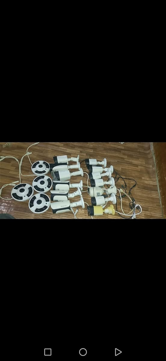 17 كامره
فحصتهن ما اشتغلن 
+  8 أجهزه دي في آر
شغلات بس ما يعرضن صوره على البلازمه
+  جهازين دي في آر طافيات
قيمهن واخذهن بما يُرضي الله


**إذا كنت صاحب هذا الإعلان وتريد حذفه لأي سبب، رجاءا أرسل رسالة إلى الدعم الفني**