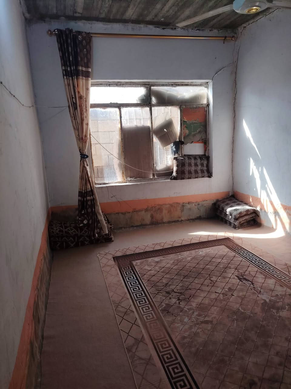 السلام عليكم ورحمه الله وبركاته....  يوجد بيت للبيع سعر 17 ملون وبي مجال شي بسيط طابو زراعي مساحه 200 عدد الغرف 2 صاله ومطبخ ستقبال صحيات خارجيات... هذه رقم ***********
