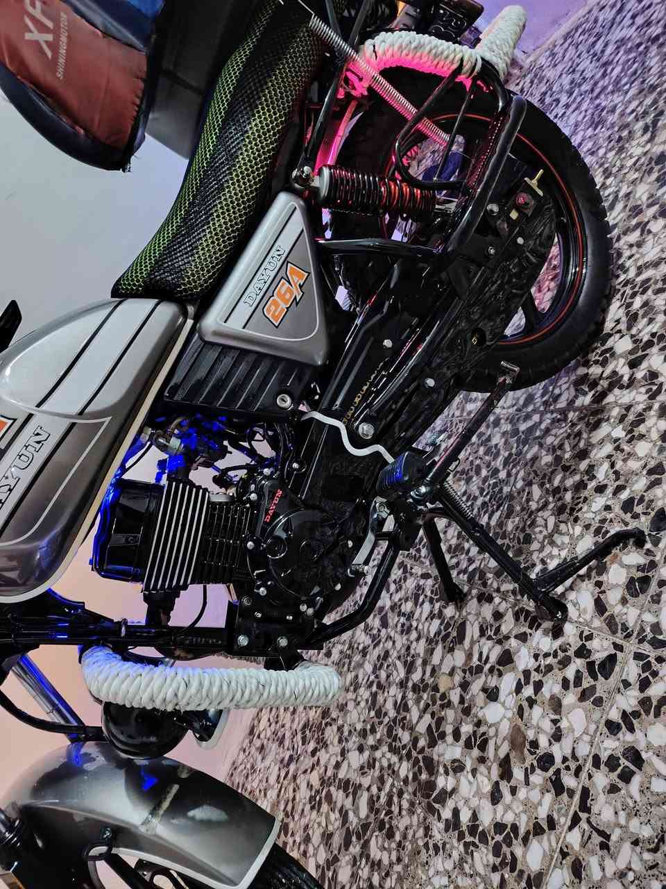 سلام علیکم دراجه دايون رقم كربلا موديل 23للبيع الدراجه ماعوزها برغي مكينه 200جديد قبل شهرين شديتها جهاز تتبع بيها قبل شهر فعلت شتراكه وكيلها البغدادي الدراجه والمكينه هم من عنده ام النجوم سعرها 2450وبيها مجال قليل الشراي ***********مكان الدراجه نجف
