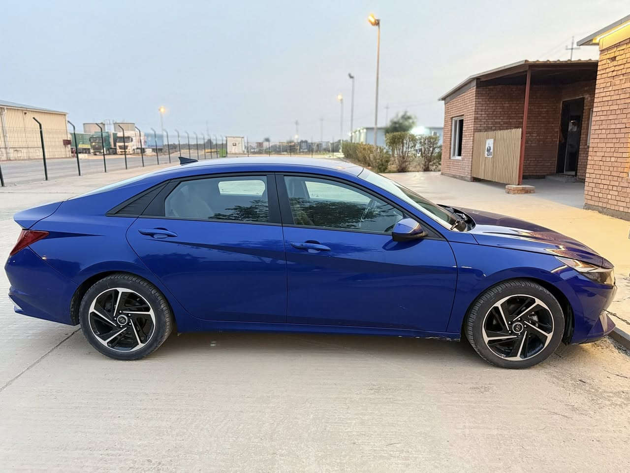 السلام عليكم 
للبيع النترا 2023 
2000 cc دوش سمارت ستريم 
بصمة تشغيل + بصمة ابواب 
اوتو هولد
سايد بريك بصمة 
شحن لا سلكي 
تشغيل واطفاء تلقائي بالازدحام
تدفئة كشنات
تدفئة وتبريد ثلج مناخ منفصل السائق والراكب
مود درايف (سمارت و نورمل و سبورت )
لايت زينون اوتو 
مثبت سرعة 
المحافظة على المسار 
توقف ذاتي 
قيادة الية
ويل كب جيتي لاين 
شاشة عدادات و وسطية متصلة 
السيارة ماشيه بامريكا 95 الف ميل بامريكا وبالعراق 5 الف بس .
حادثها كلش بسيط بارد فقط والصور بالمنشور 
رقم اربيل تحويل ثاني يوم 
هزه وسنوية جدد
بغداد الزعفرانية 
***********
