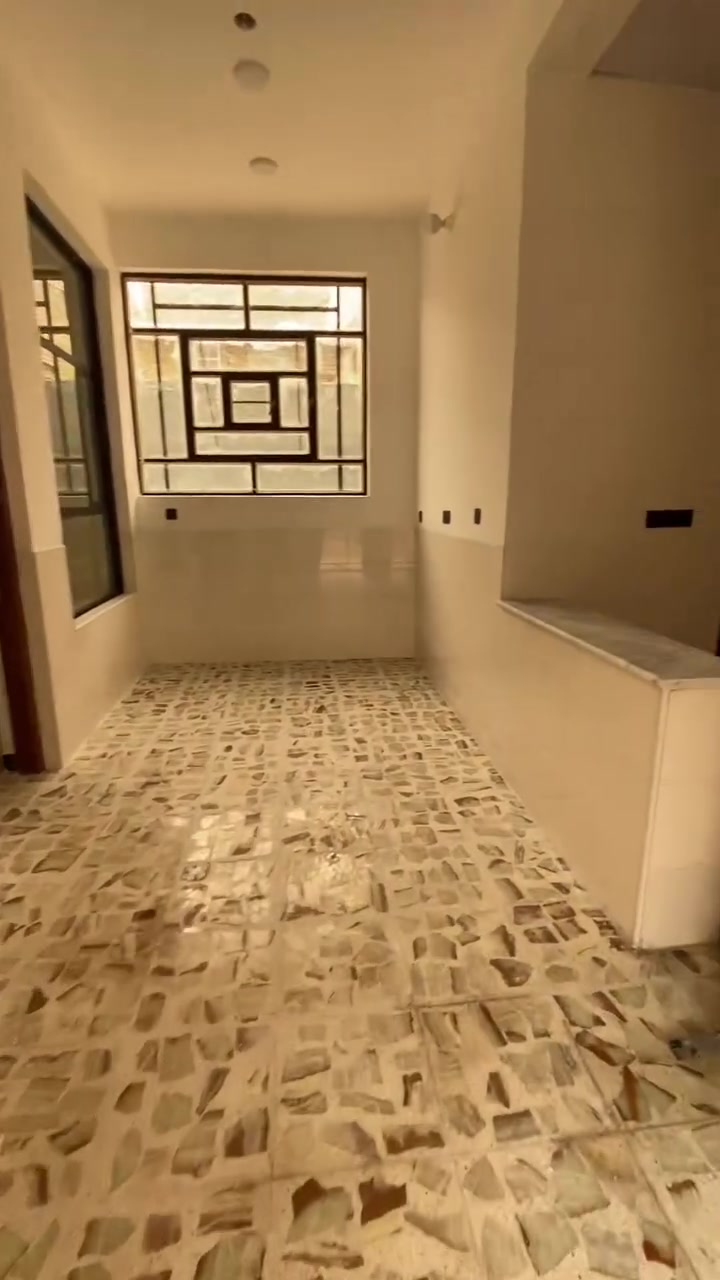 السلام عليكم شقه للايجار شارع الجنابي خلف كلية الفرابي زيرو تحتوي على صاله مطخ غرفتين نوم خدمات للستفسار ***********
