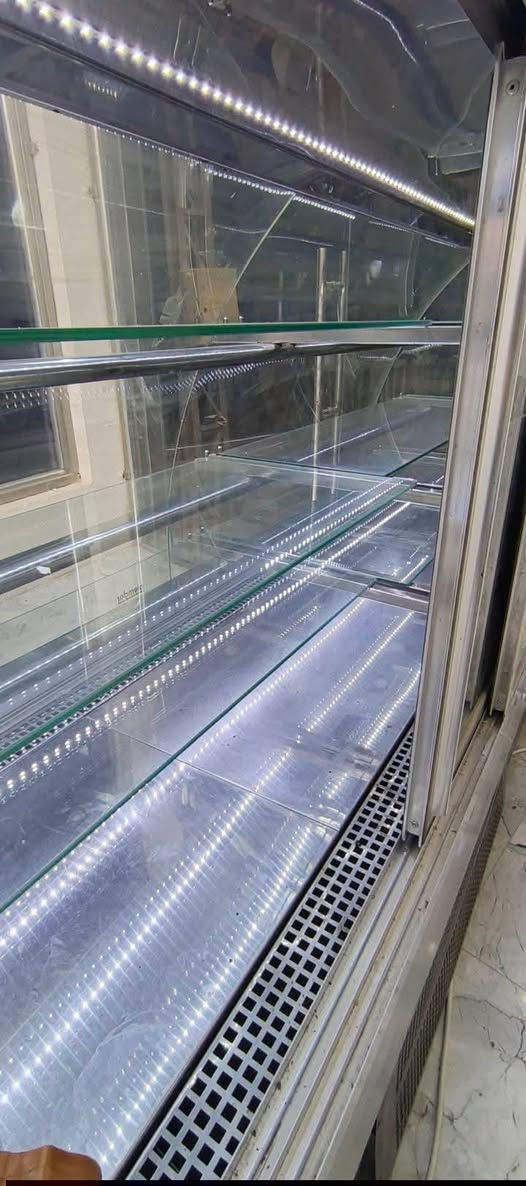 سلام عليكم 
براد  كيك البيبع ممتاز ونضيف جدا 
العرض190 والارتفاع 120 العمق 70
الموقع بهرز حي الشرطه 
رقم الهاتف ‏‪***********‬‏
