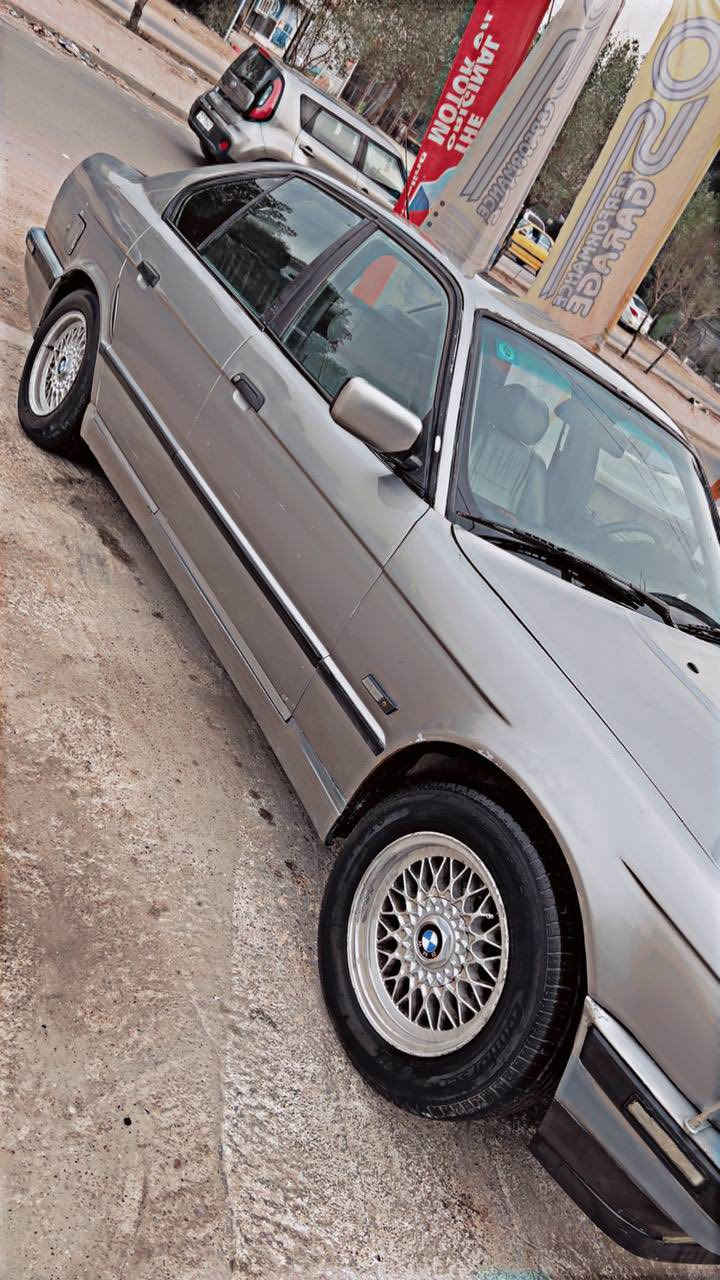 السلام عليكم بي ام موديل 1989مكفوله من حادث مصبوغه جماليه كير محرك مكفولات تبريد شغال نوع السياره 535مكان سياره سيديهالسعر 40 وبيها مجال ***********
