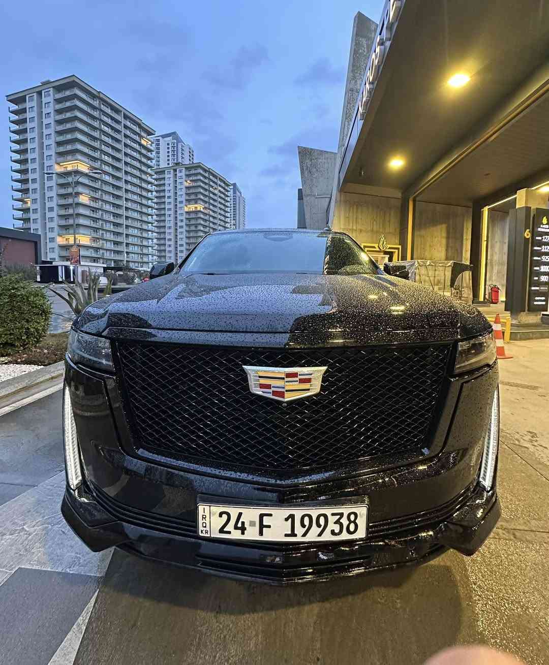 كاديلاك  اسكاليد 2021   وكاله منصور
فول مواصفات اسبريسو باب اول 
ةV8 محرك بانزين  كفاله عامه من الصبغ 

بلاك اديشن 

 فول مواصفات 

 فتحه بانوراما 
كشن مساج
 ٣٦ سماعه 
 سقف شاموا  شاشات خلفيه 
 دوسه كهرباء 
 ٥ كاميرات 
 حساسات ٣٦٠ درجه 
 ابواب شفط 
 كشنات جلد قهوائي تجي فقط بل اسبريسو 
 كيج الكتروني 
 جكات تصعد وتنزل 
 سماعات ونظام صوت 

هوايه بيها مواصفات بعد مااتنذكر كلها 

مكانها سليمانيه
***********
