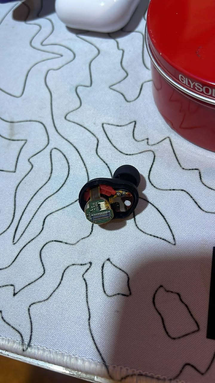 السلام عليكم سماعات سوني ثنين وحده نظيفه بس متكنك وحده مقطوع الشريط الداخلي وبطاريات 4 بسعر 100 الف كلهن


**إذا كنت صاحب هذا الإعلان وتريد حذفه لأي سبب، رجاءا أرسل رسالة إلى الدعم الفني**