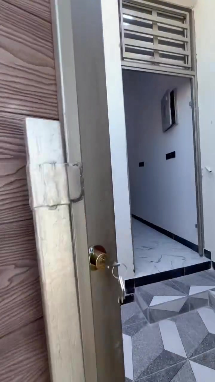 🚨اعلاً عقارات دار الجزيره 🏡
عن دار البيع 
مساحه 100متر 
الموقع /البصره /شط العرب/ الجزيره
شارع الصقر 
لاستفسار ***********☎️
