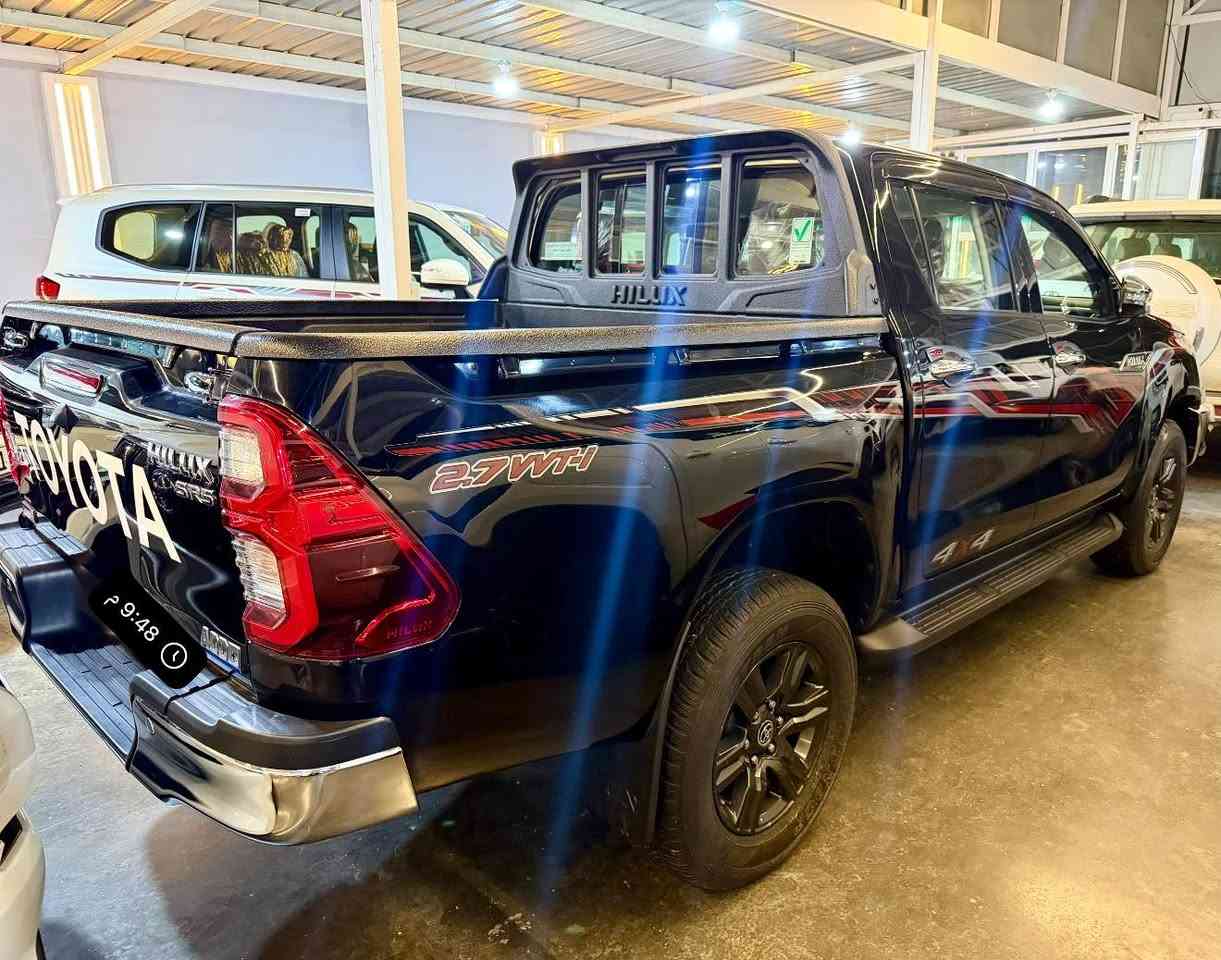 السلام عليكم تويوتا هايلوكس (2023)آسود شركه ساز الضمان 4سلندر (2700)فور ويل فول مواصفات للأخير رقم بغداد الدولي
بأسمنه تحويل ثاني السيارة ماشيه28 الف على ايدنا من الشركة 
جديدة ومال جناي السياره مكفول من( الصبغ التبديل الفتح)
عده بارد بالجاملغ الامامي شي بسيط والباقي مكفول ع الفحص
كامله السيارة فول مواصفات
مكان السيارة بغداد النهضه 
***********
السعر ب295 ورقه بيها شي بسيط
