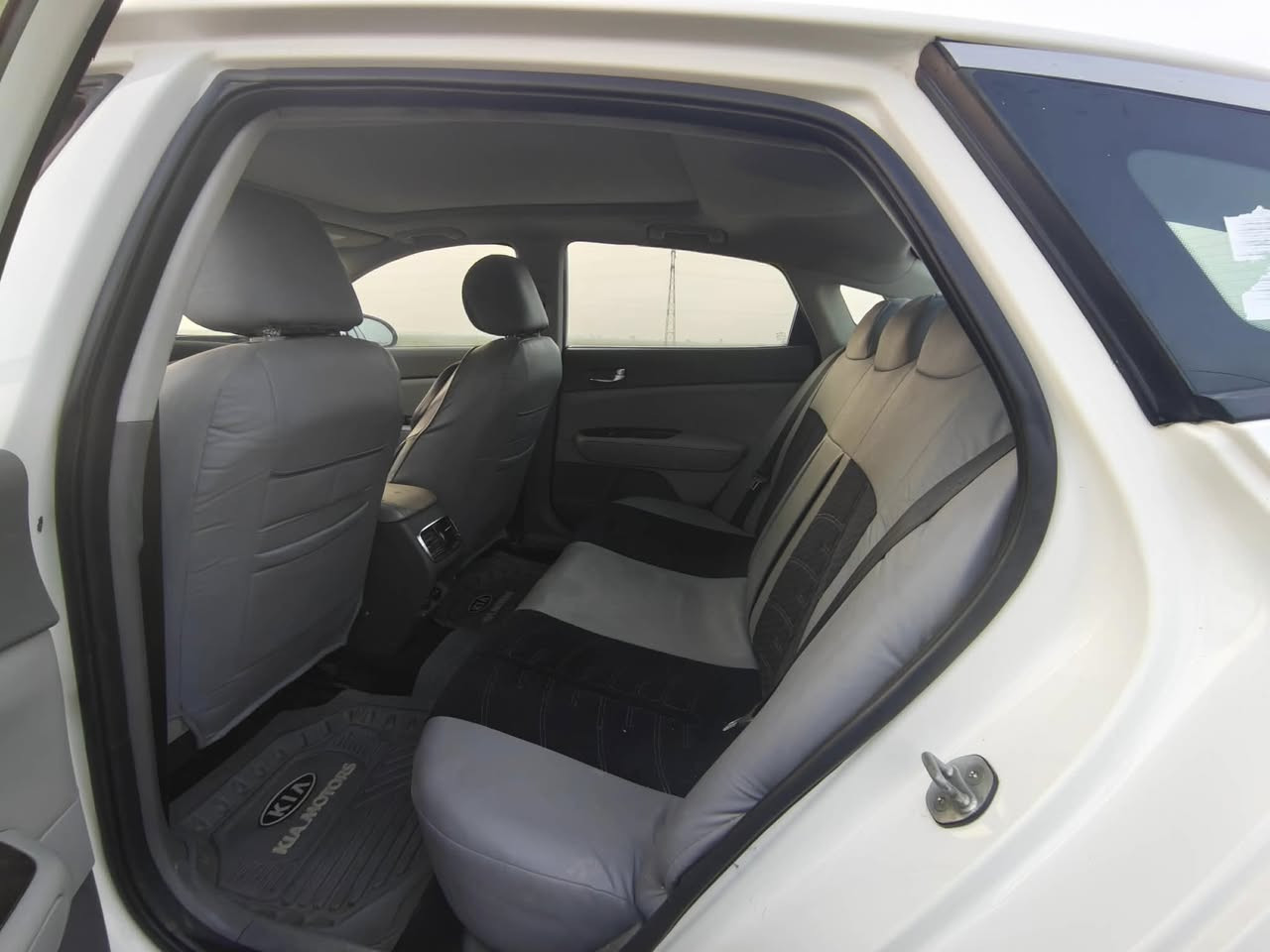 السلام عليكم اوتما 16  مكينه 2400 خليجي السياره قطعتين او باب امرخه سعره 135 او بيه مجال قليل  موبايل ***********
