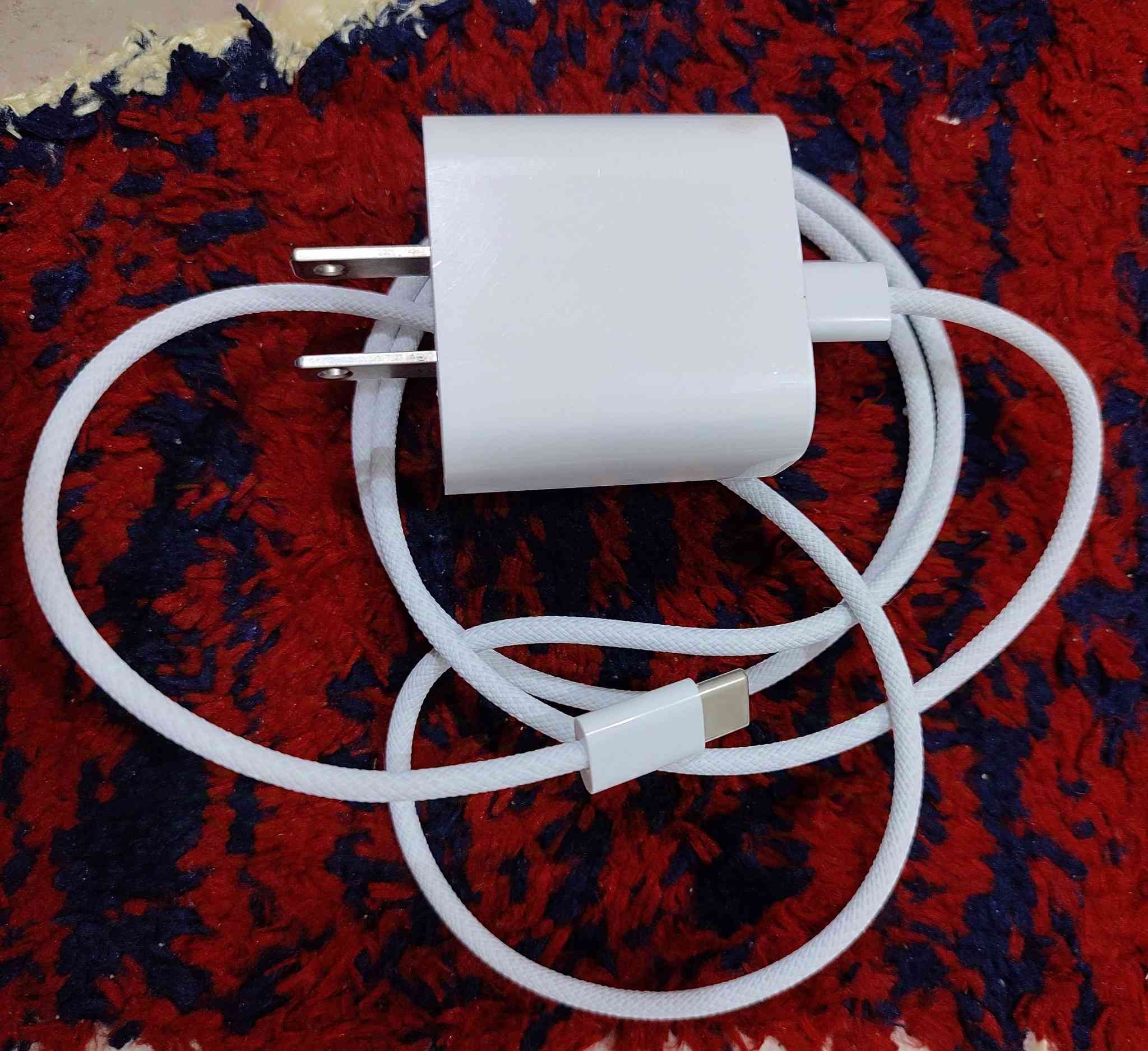 شاحنه ايباد 11 برو m4
اصليه كامله مع كيبل كتنان الاصلي 
مستعمله قليل سعرها 35 قفل نهايتها 
مكاني نجف ***********
