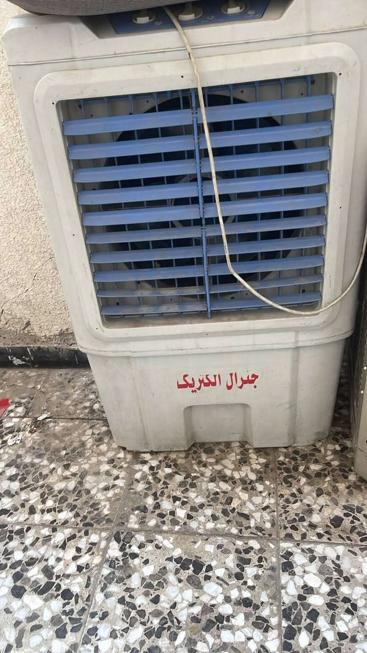 غراض للبيع شغالات والبراد جديد 100والمبردة الداخلية 50 والمبردة الثانيه 150والتعلاكة 50 السبلت 300 وبي مجال بسيط  اليحب يتواصل يدخل ع هذا الرقم وبي واتساب اني مكلفه بالنشر *********** والمكان بغداد الغزالية
