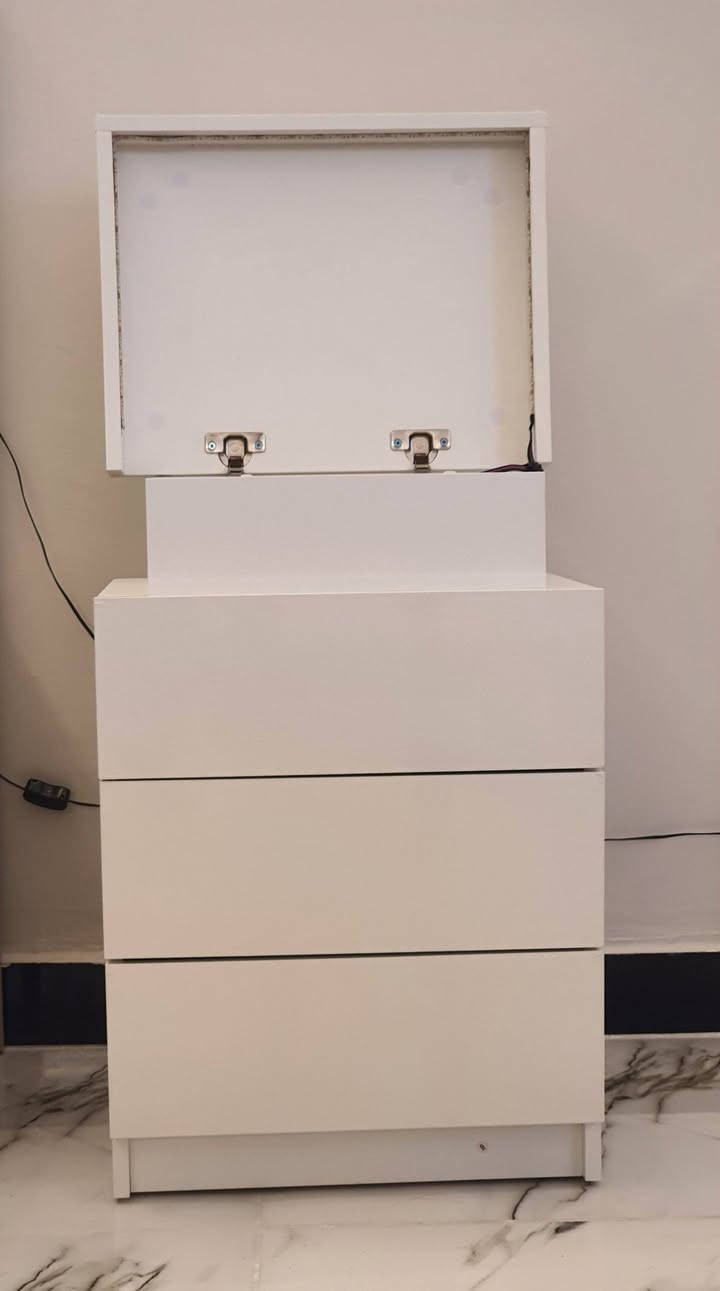 اغراض جديدة غير مستعملة 
ستاند الملابس الابيض بسعر ٢٥ الف فقطط
الميز الابيض (تكمة ثقيل) مع انارة RGB  بسعر ٤٥ الف
الطبلة الخشبية بسعر ١٥ الف 
الطبلة الحديد بسعر ١٥ الف

للتواصل موجود واتساب  : ***********
