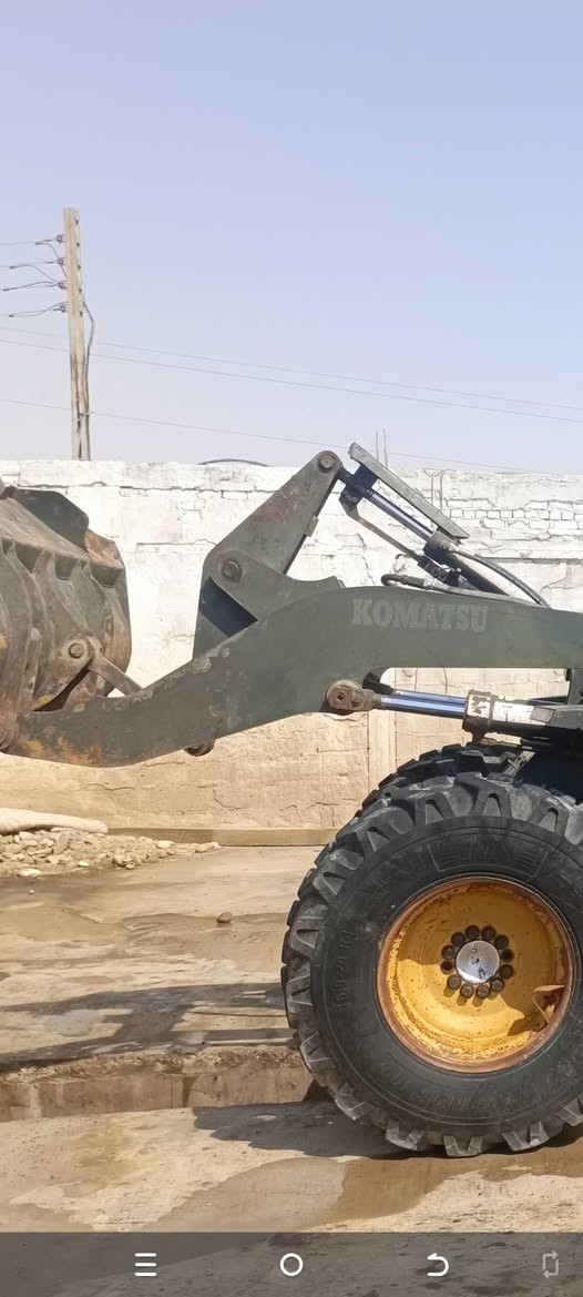 شفل كوماتسو حجم 100/مكينه 6جديد 2008اصل واسط سعر 200//***********
