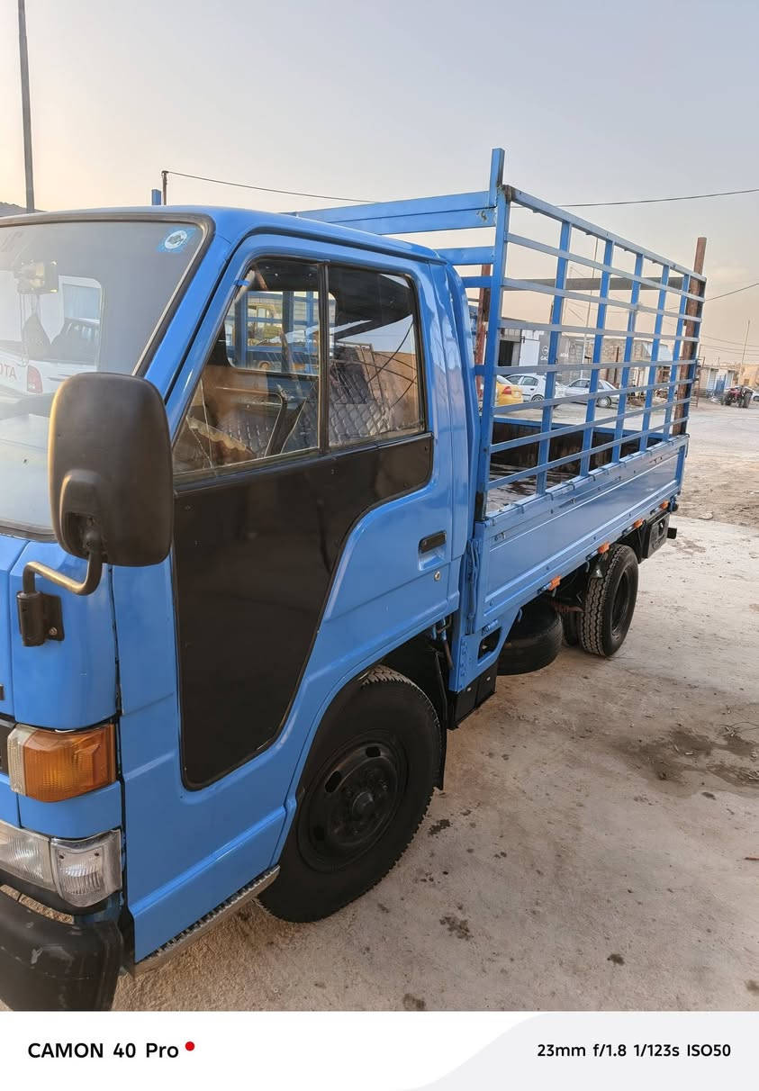 السلام عليكم للبيع ازوزه ١٠٥  سياره كلش نضيفه محرك شاصي كير كله جديد تخم تاير جديد الاستفسار الاتصال ***********
