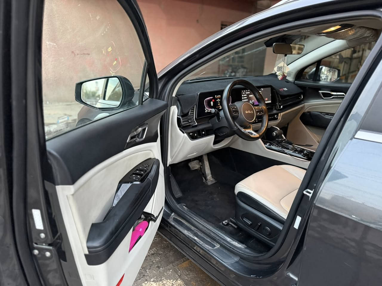 سلام عليكم 👋
سبورتج فول ماعدا الفتحه
لون فيلي
ماشية 41000 الف 
موديل 2024                        
حادث بونيد وجاملغ فقط 
جاملغ  مصلحه نفسه وبونيد بدلته  والدعاميه نفس لون شديتلها اصليه 
ايرباك ستيرن ودشبول 
مواصفاتها :-

1. محرك 2500 
2. كير 8 نمر
3. داخل لونين ابيظ واسود
5. بصمة : تشغيل - ابواب - صندوك - 
6.تشغيل عن بعد
7. شاشة كبيرة على طول  الدشبول تدعم  ابل كاربلاي واندرويد اوتو وفول تحكمات
8. كيجات الكترونية متغيرة حسب الوضعيات
9. انظمة القيادة : سبورت - سمارت - نورمال
10. كشنات جلد  ابيظ كهرباء 
11. كرسي كهرباء 
12. اضواء ترحيب عند الاقتراب مع ترحيب داخلي عند الصعود او المغادرة
13. شحن وايرليس
14. منافذ تايب سي عدد 3 مع 2 في الكشنات ومنفذ يو اس بي 
15. هاند بريك بصمة
16. اوتو هولد
17. نقطة عمياء 
18. رادارات امامي جانبي خلفي 
19. تحديد مسار ذكي
20. قيادة ألية ذكية
22. كروز سرعة
23. تدفئة كشنات 
30. شاشة لمس متغيرة لتحكم الميديا او لتبريد
32 . تبريد قطعدين 

ملاحظه السياره اني مستوردها بيدي ومعمرها درجه اولى كل اصلي مو تجاري

السعر 200 بيها مجال كلش قليل
رقم ‭***********
مكان السيارة بغداد البلديات
