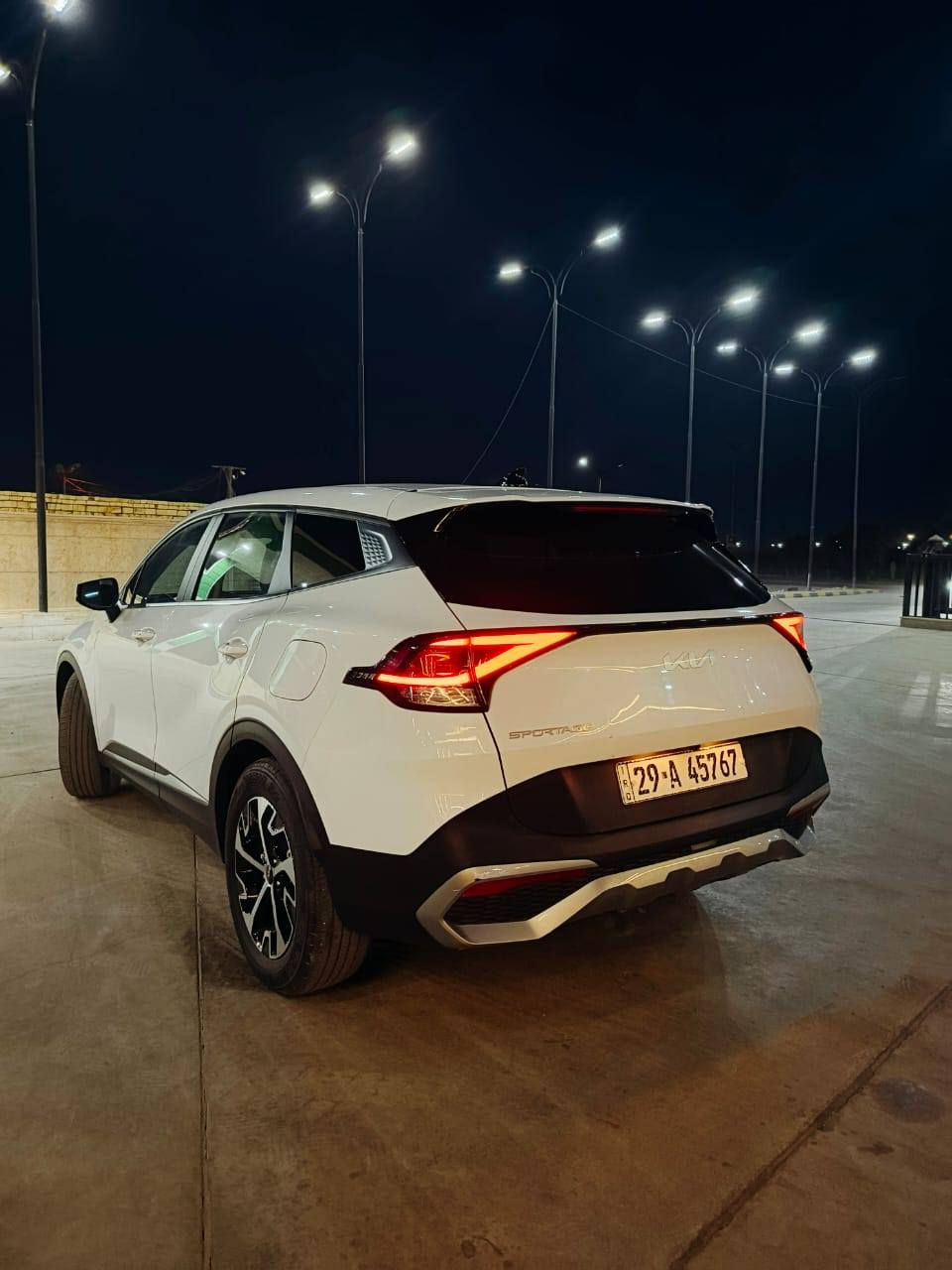 السلام عليكم من رخصة الادمن كيا سبورتج موديل 23 واسط ماشيه 25 فول عدى الفتحه السعر 215 وبيه مجال  تلفون ***********
