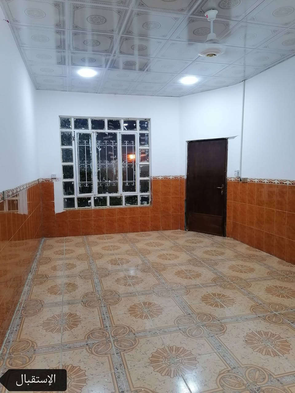 دار 300م للبيع واجهه 10 نزّال30
*تفاصيل البيت
إستقبال 7×4  غرفتين 5×4 صالـه ومطبخ حار بارد  وصحيات داخليه وخارجيه 
البيت شتايگر وسقوف وصبغ وكهرائيات كله جديد بيت متكامل العنوان حي القادسيه قرب المدارس الأهليه الجديده المربع اللي مقابل مدرسة الميسلون الشارع نافذ على مدرسة الميسلون، 
 (السند بإسمي تحويل مباشر )
 للإستفسار ***********
