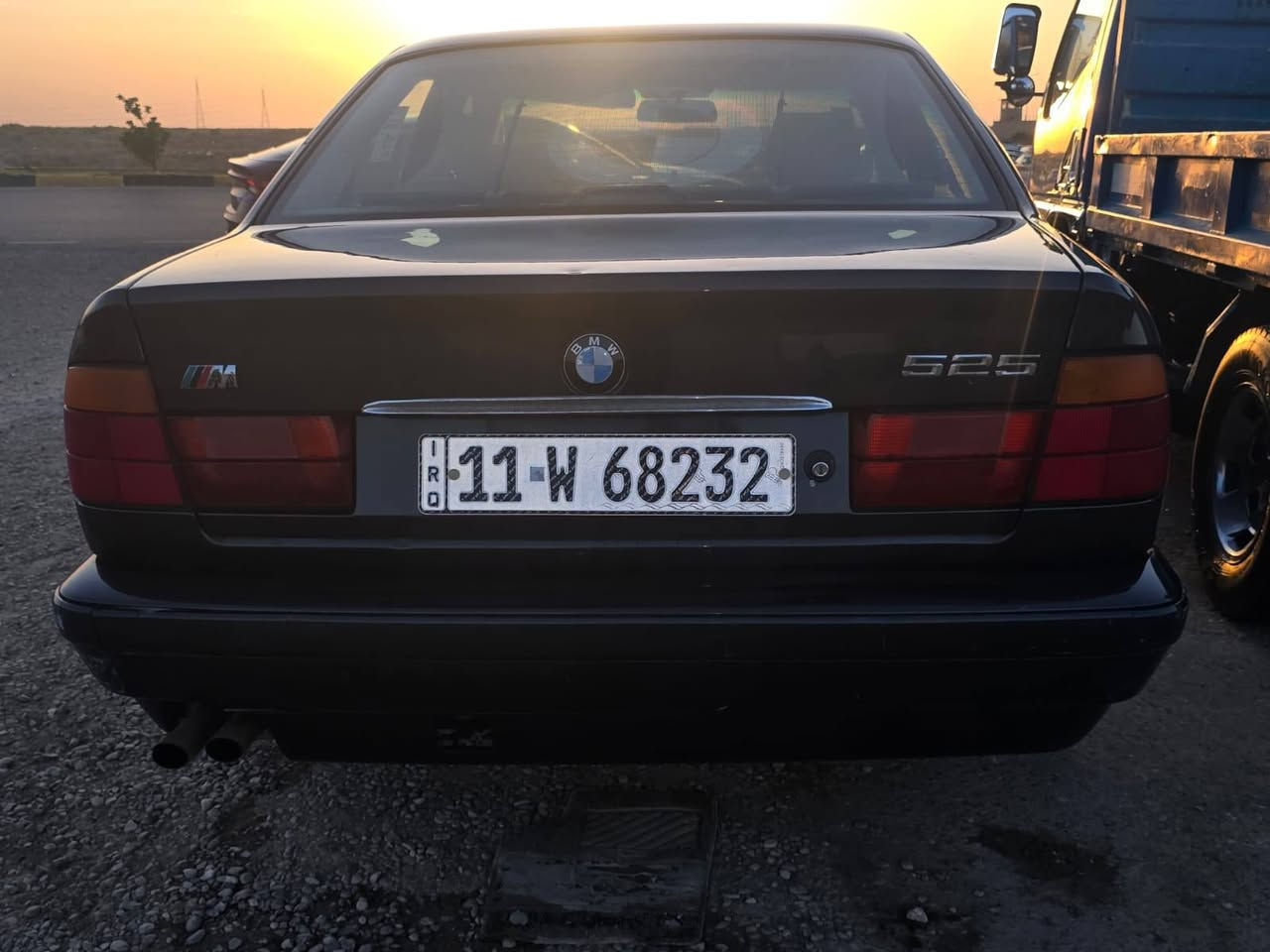 السياره بلاديه مامحور بي أي شي ولابدل بيه اي قطعه موديل ١٩٩٠ 
حجم 525
رقم بغداد تحويل مباشر 
مكينه مفتوح 
السياره كفاله عامه 
سنويه لحد سنه ٢٩ 
***********رقم الهاتف
