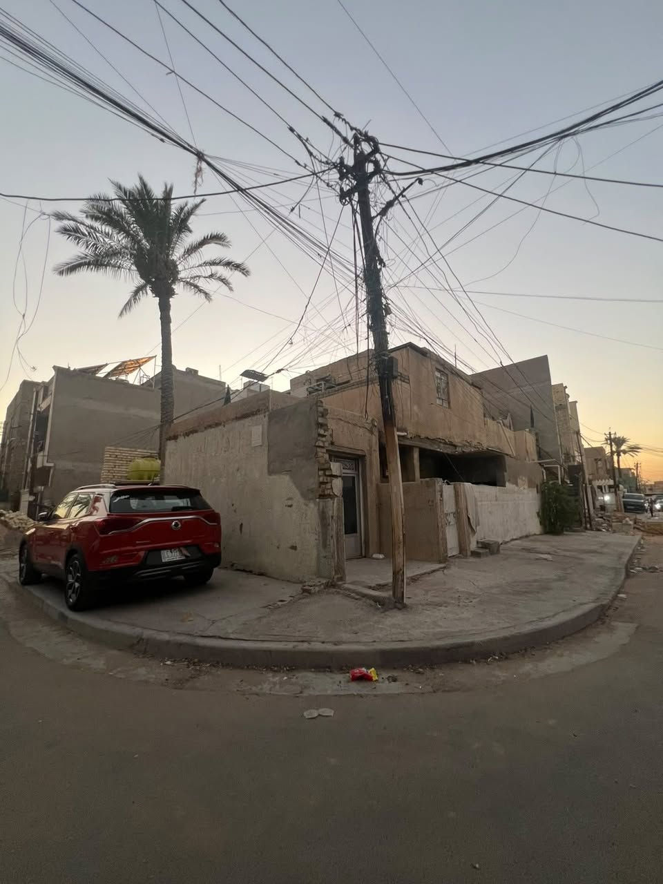دار للبيع منطقة النعيرية قرب مدرسة سومر للبنات دار ركن مساحة ١٦٨ متر للتواصل ***********
