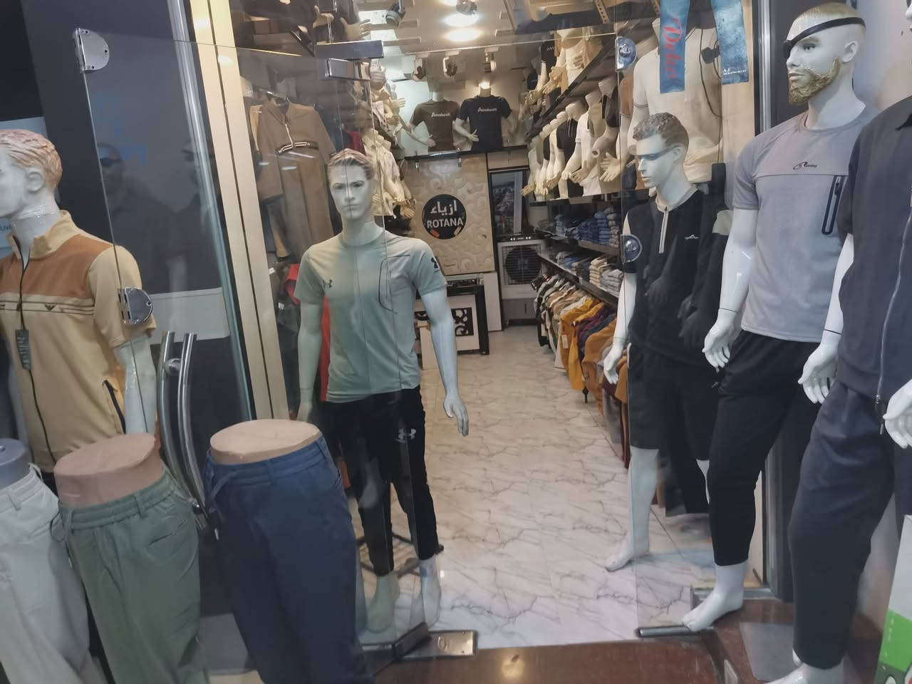 محل للبيع في بداية دواسه داخل قيصريه طلال البسه رجاليه آخره محل على يسار بدوان بيضاعه بدوان لعب سعر خاص رقم تلفون ***********
