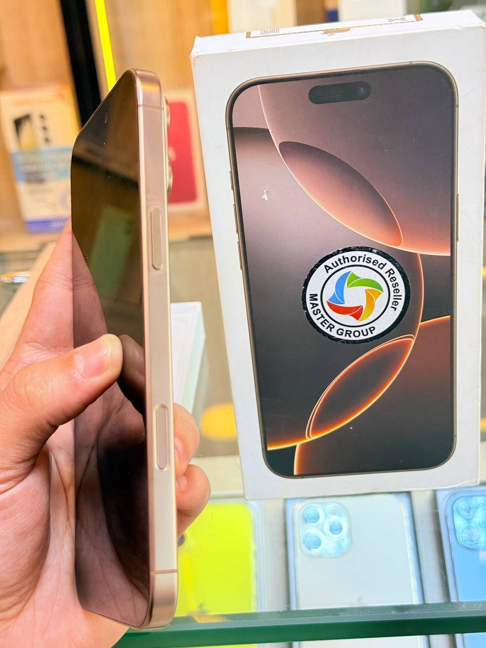 🌙🌙عروض شهر رمضان 🌙🌙
أيفون16 برو ماكس عربي شرق اوسط  ذاكره 256 بطاريه 97 اعتبره فاتحه بيدك من كارتونه ممبدل بي شي مع ضمان 5 ايام نضافه 100‎%‎ كامل ملحقاته  وتر بروف عل حاسبه كله نورمل مكاني بغداد البياع شارع 13 مركز الريس للموبايل
السعر مليون و375 الف 
***********
