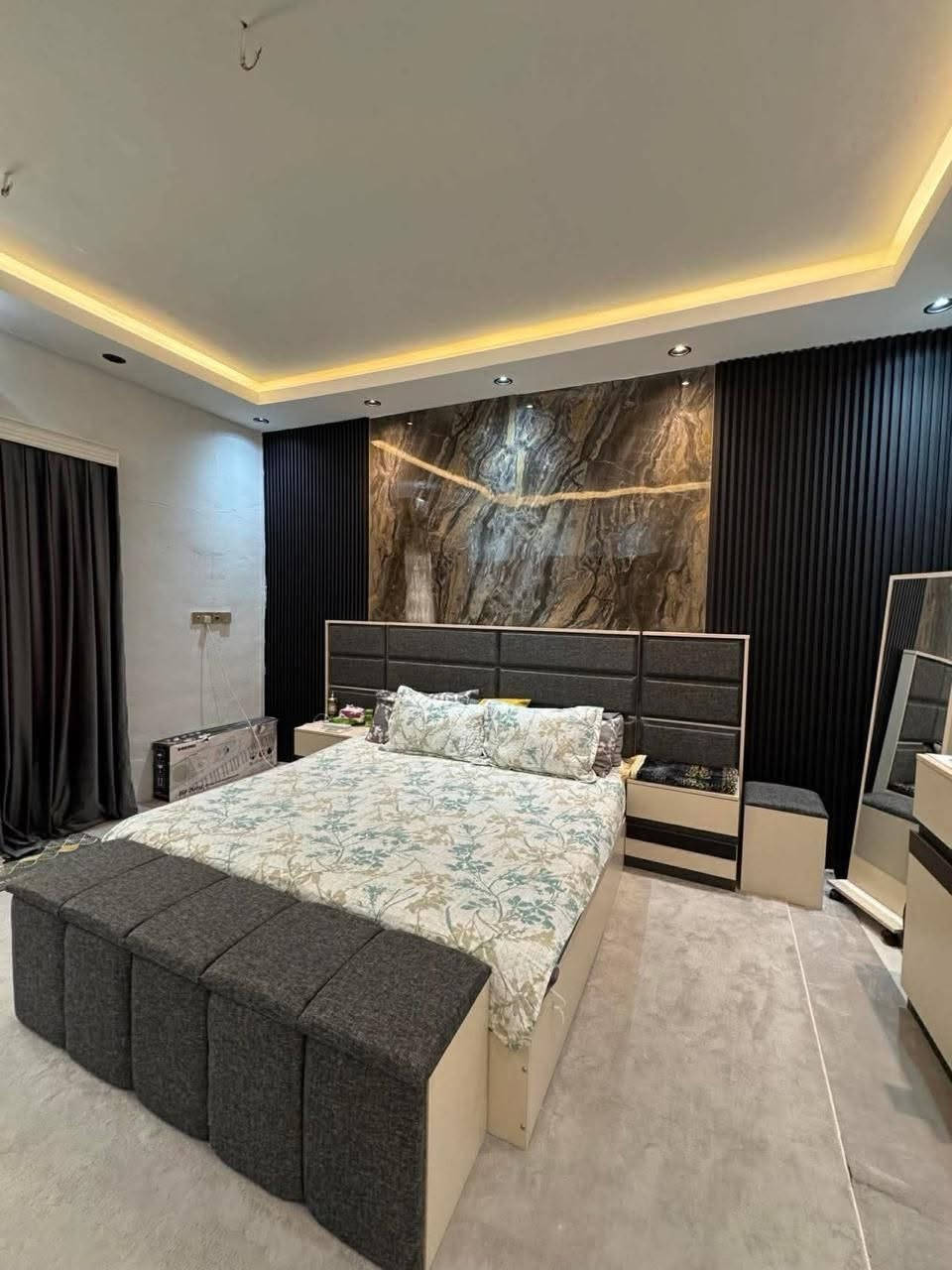 ⭕بيت للبيع🏡
حي التأميم
#المساحة:- 360م📏
يوجد حديقة امام البيت 
طابق واحد فقط
2 غرف+ استقبال+ هول + صحيات.

#للاستفسار:-
مراجعة المكتب أو الاتصال بالارقام 👇🏼 
***********📞
***********📞
