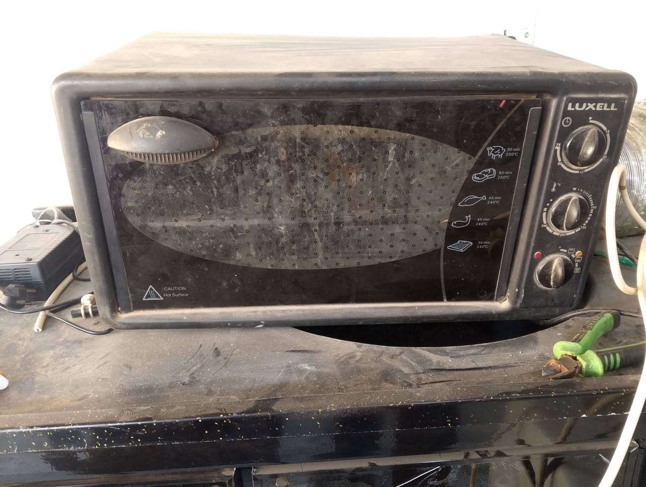 سلام عليكم غرض لبيع محل بل جمعيه الحولي بصف مخبز ***********
