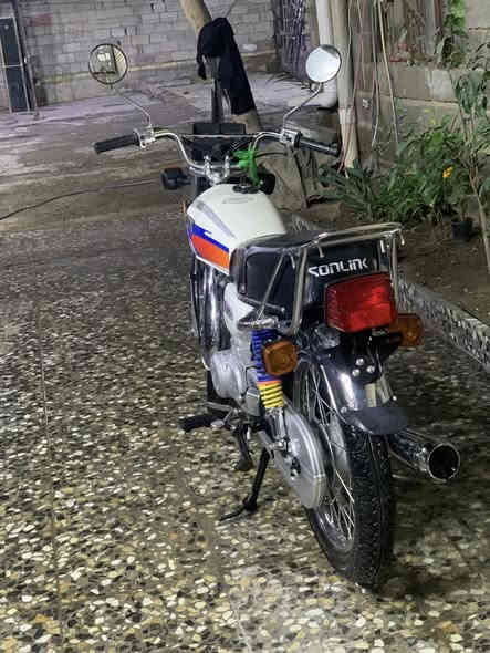 السلام عليكم دراجه البيع2025زيرو كفاله عامه الشري ينتصلً***********المكان بغداد جسر ديالي القديم
