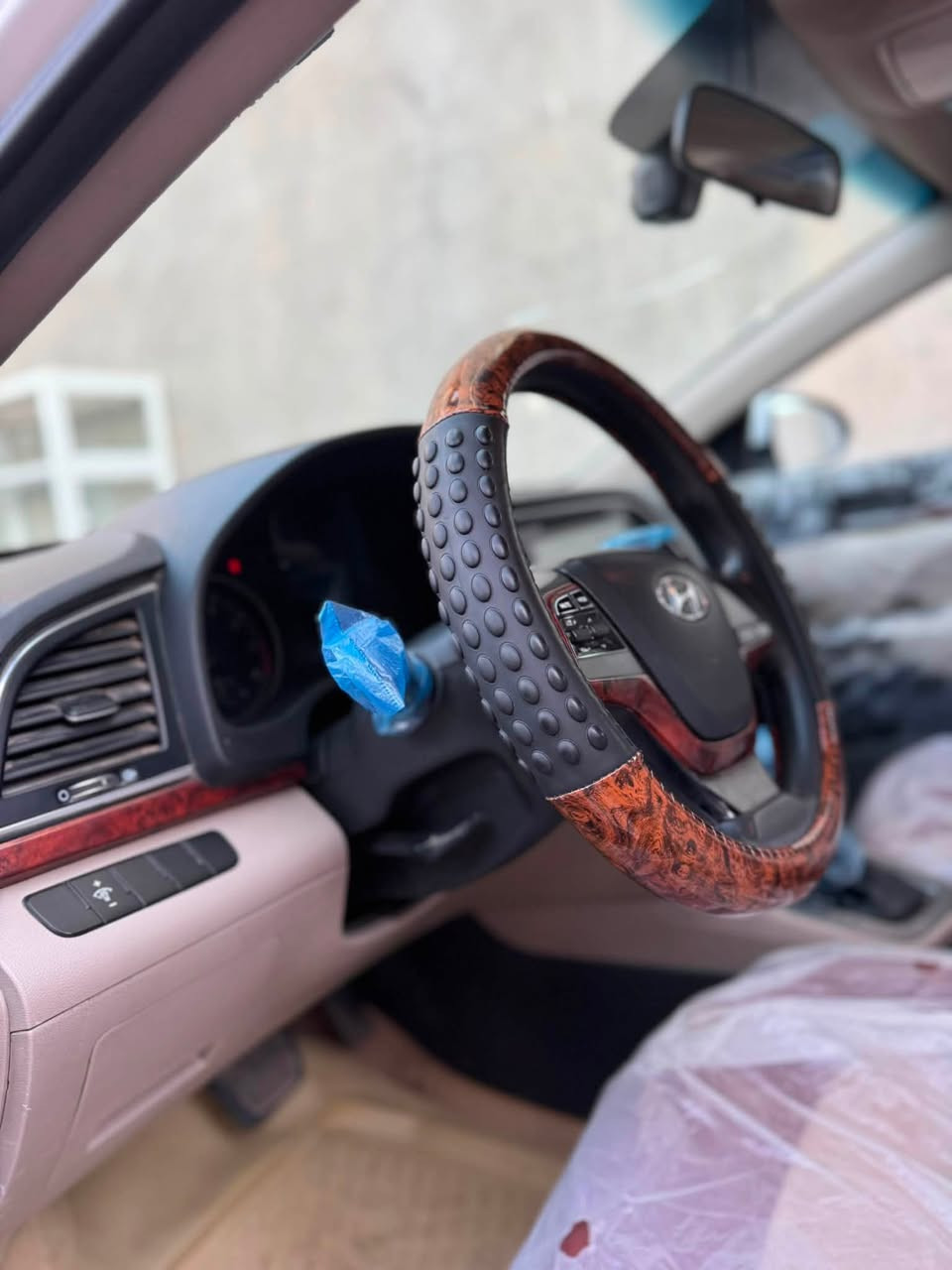 السـلام ؏ـليڪم
للبيع النترا موديل 19 سوبر خليجي رقم بابل بأسمي مداور أي وقت يعجبك فول مواصفات عدا البصمه محرك 2000 دوش گير محرك حداديه ڪله بشرط 
سونارها موجود وكلشي موضح بالتفاصيل 
مكان السياره الديوانية 
للاستفسار ***********
