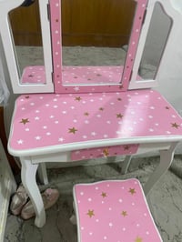 ميز بناتي • نضيف