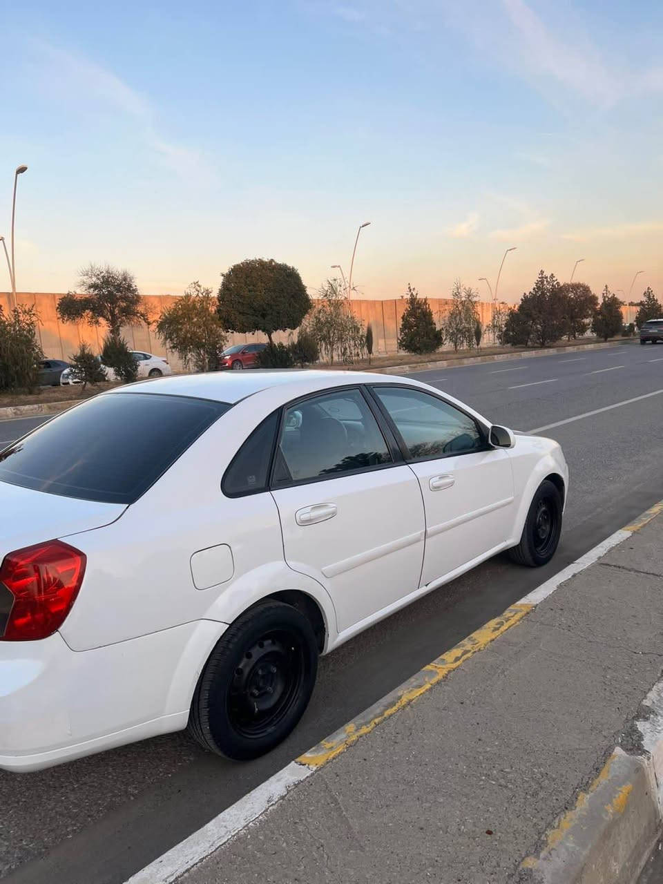 شۆفرلێت ئۆپترا مۆدێل 2013  سپی بەفری یەک پارچە و دۆسەی بنی لای سەیاق بەس سبوغە // سەیارەکە بێ مەسرەفە گێر و مەکینە و براوە و تەحویل و تەبرید سارد و گەرم بە شەرت بێ کێشەیە ناونیشان هەولێر                             
 رەقەم مۆبایل ….*********** أربيل, العراق
