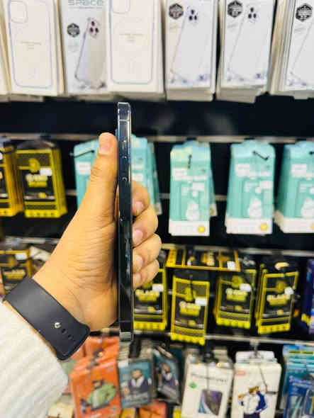 سلام عليكم 
١٢ برو ماكس 
بطاريه 79 
ذاكره ٢٥٦
 جهاز مبدل شاشه فقط ول فيس ايدي واكف بسبب التحديث 
مكاني حي اور. 
سعرا ٣٧٥ وبي مجال 
***********وتساب
*********** رصيد
