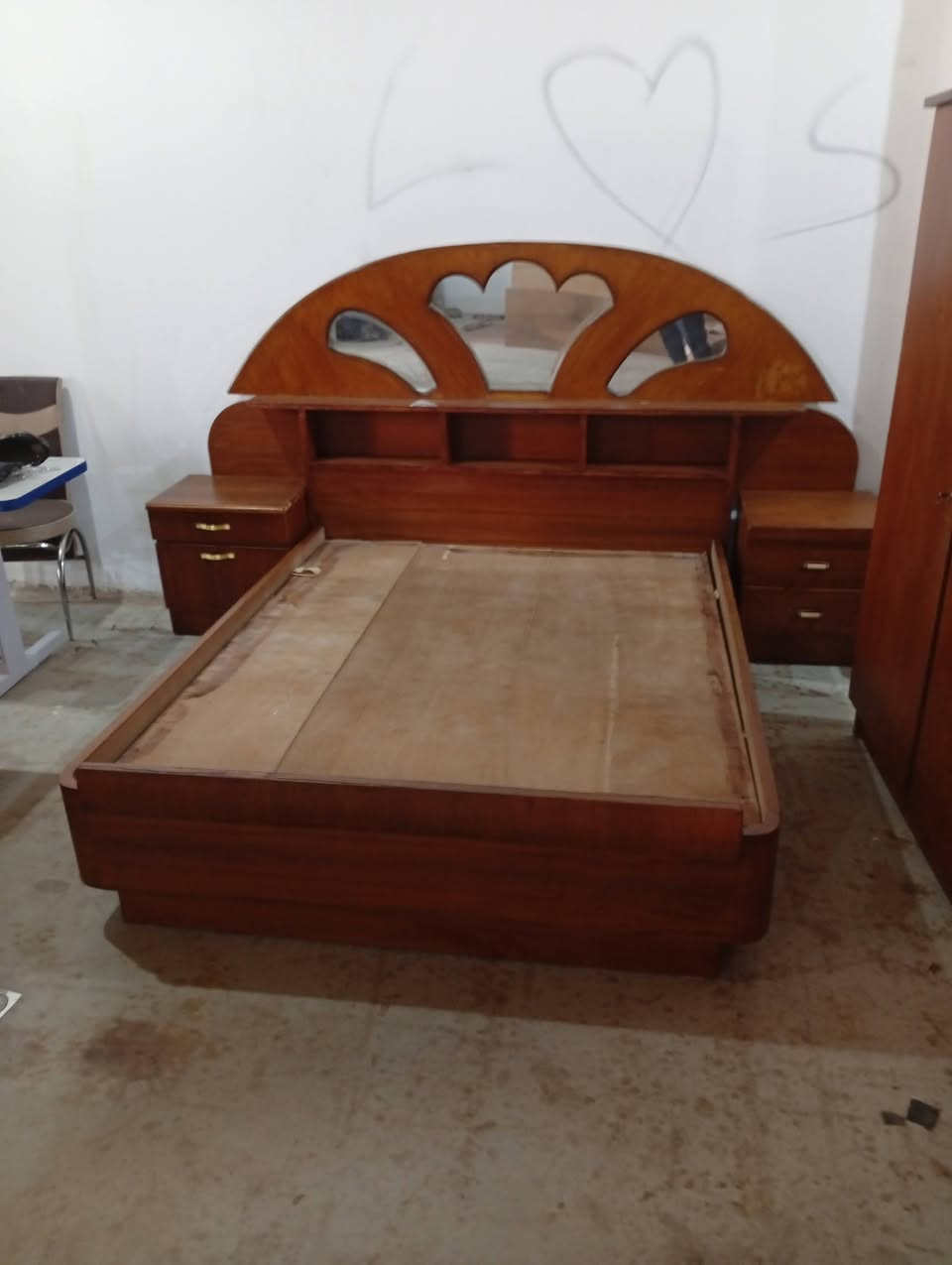 غرفة نوم صاج كلش نضيف خشب ثقيل 375للستفسار
***********او***********
