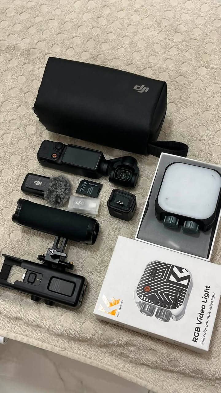 من رخصت الادمن الطيب 🩶

اوزمو بوكت 3
سينسر 1 انش* تصوير 4K 120fps و 10bit D-Log M
 - *مانع اهتزاز 3 محاور* يعني الفيديو يطلع ثابت حتى لو تمشي وتركض
 - *شاشة تدور 180 درجة* وتكبر، ممتازة للتصوير السيلفي
 - *تركيز سريع* وتصوير ليلي كلش زين
ملحقات الكامره تجي بطاريه مال كامره وبطاريه اضافيه وبطاريه مع ستاند مالتها يعني 3 بطاريات 
ويها نك مايك كامل ويها اضائه بكل الوان 
( الكامره يعني كامله مكمله ملحقاته و اضافته كلها كامله
( السعر المطلوب بيها  850 وبيها مجال لل طيبين 
مكاني بغداد اعضميه 
رقمي ***********
واتس اب او اتصال مباشر وتحياتي للكل 🩶🫶🏻
