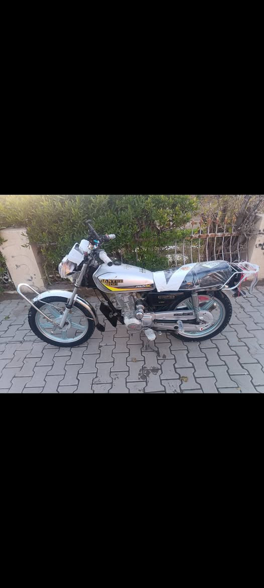 سلام عليكم
جني محرك 200للبيع 
گير محرك بشرط لا صرف لا بخار ولا صوت 
كهربائيات كله شغال بشرط 
الماطور حلوه و جاهزه للشغل ماشاءالله 
سعره 340وبي مجال قليل للطيبين 
***********
