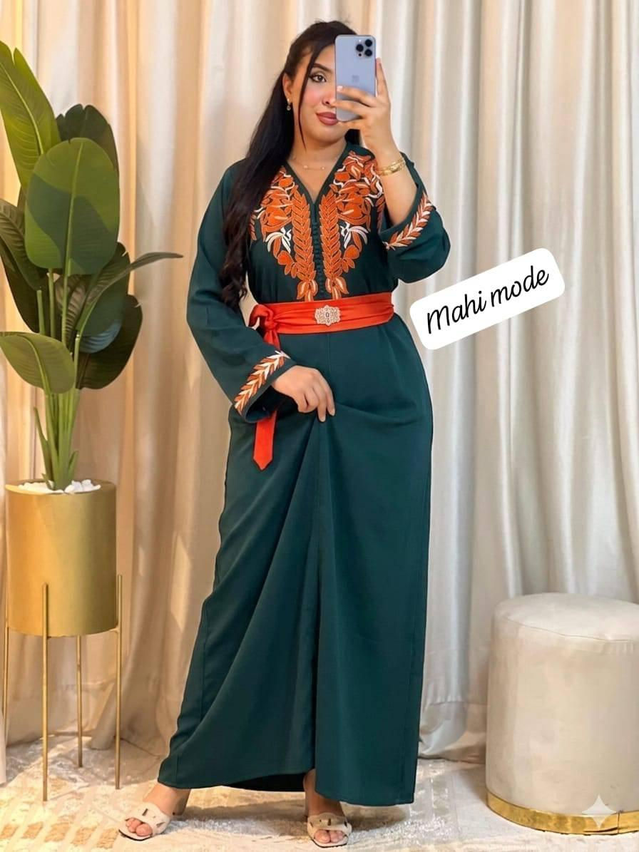 ✨ قفطان  كريب أنيق بتصميم راقٍ يجمع بين البساطة والفخامة، مزين بتطريزات دقيقة على الصدر والأكمام تضفي عليه لمسة تقليدية عصرية مع حزام أنيق يبرز جمال القوام ويضيف لمسة من الرقي. مناسب للمناسبات العائلية والسهرات الخاصة
 ولكل من تبحث عن الأناقة والتميز. 
 متوفر بالوان صيفية  مميزة 
تناسب جميع  الاذواق 
متوفر في المحل 

،،L xl xxl لمعاشات, آسفي


**إذا كنت صاحب هذا الإعلان وتريد حذفه لأي سبب، رجاءا أرسل رسالة إلى الدعم الفني**