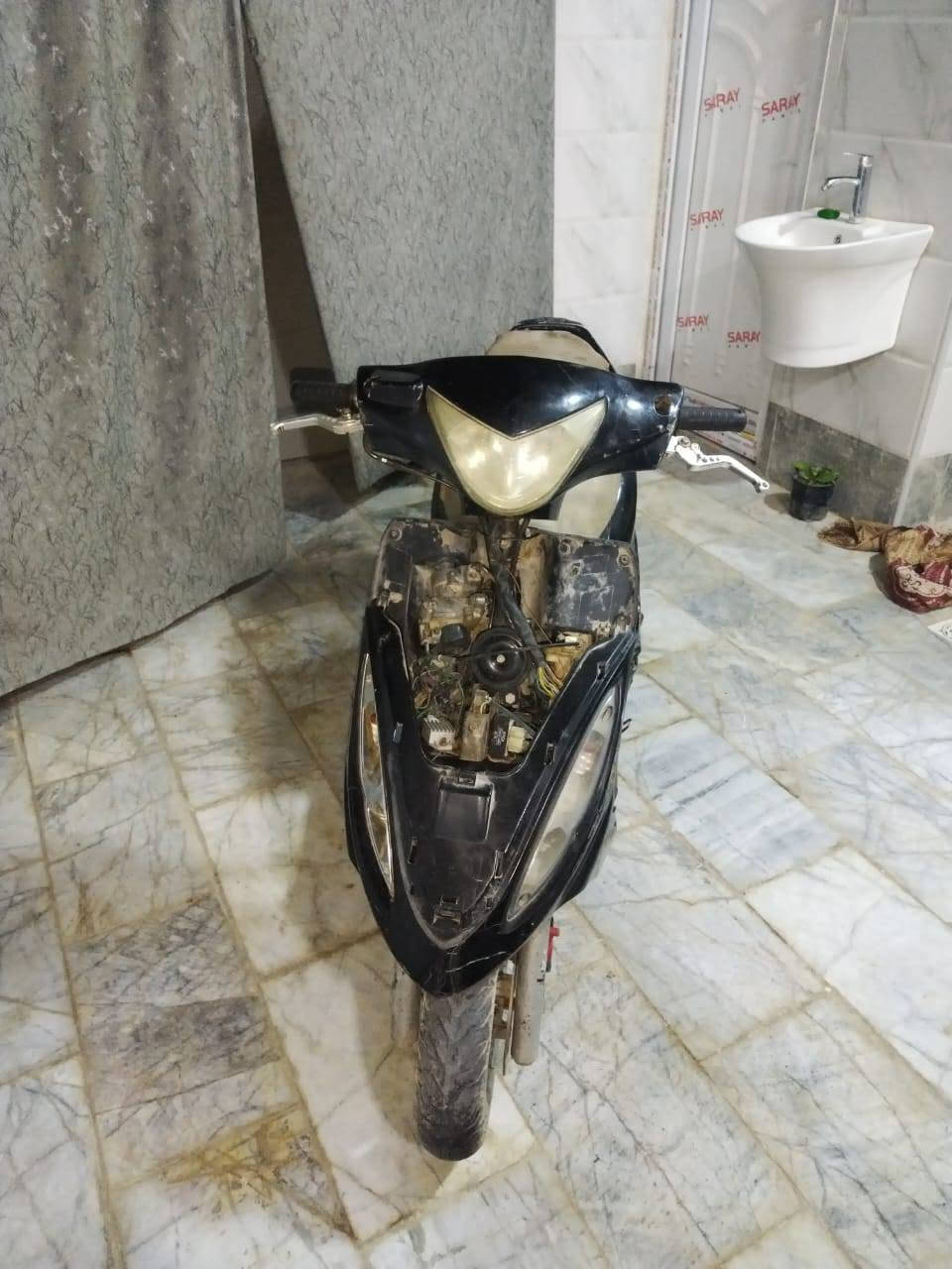 سلام عليكم  كامكو G4 للبيع  الدراجه جاهزه من كلشي كهربائياته كله شغاله جاي امشي بيه ونطفت وتركته مافارغ اسويه سعر  180 قفل الستفسار ***********

