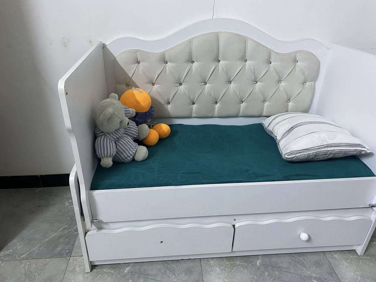 نظيفة جداً وبيها توصيل ***********
