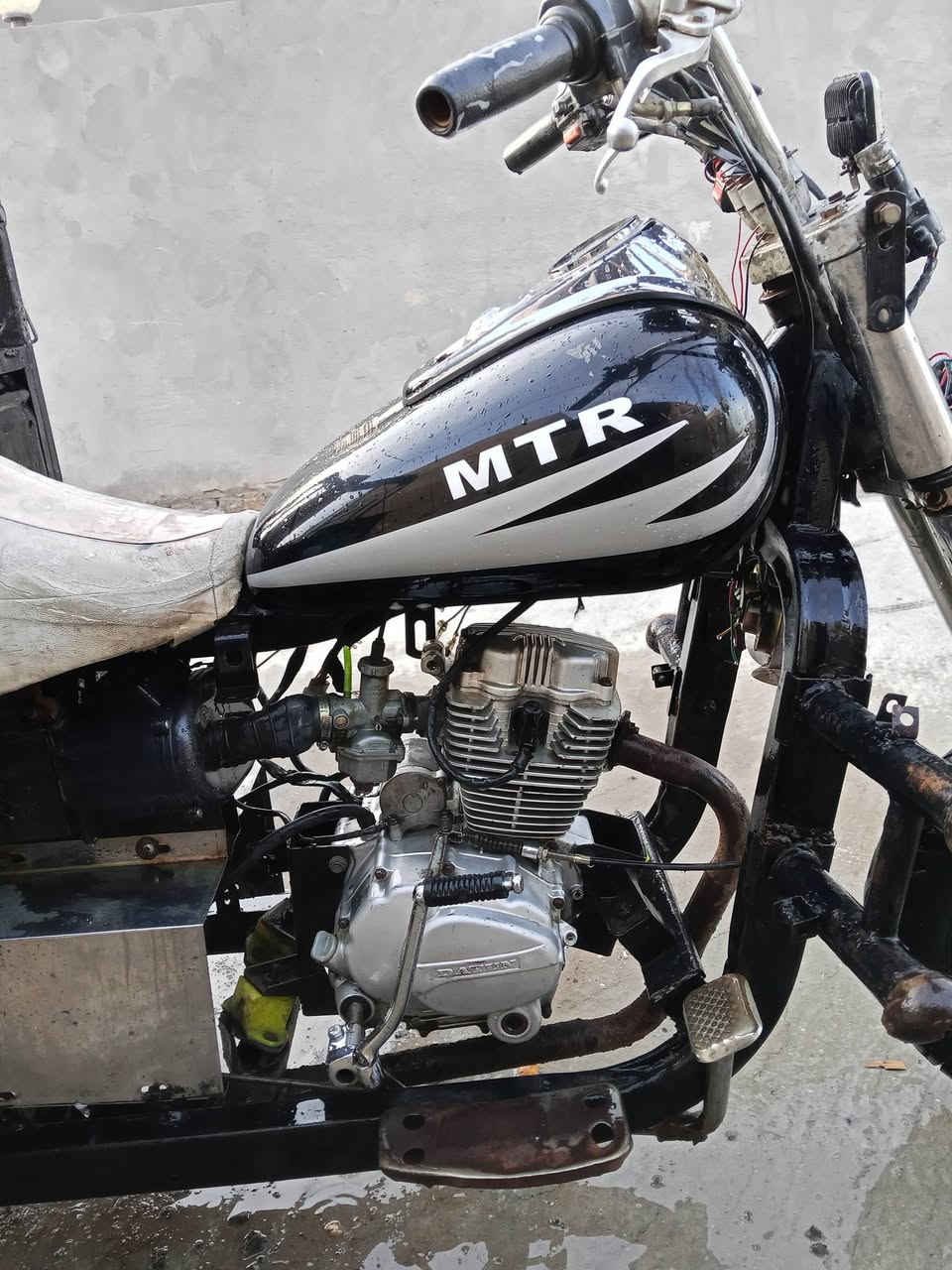 السلام عليكم ستوته للبيع مديل 2014 امتيار اوراق  العنوان ناصريه قرب حي الصناعي  السعر  مليون وربع وبيها مجال ***********
