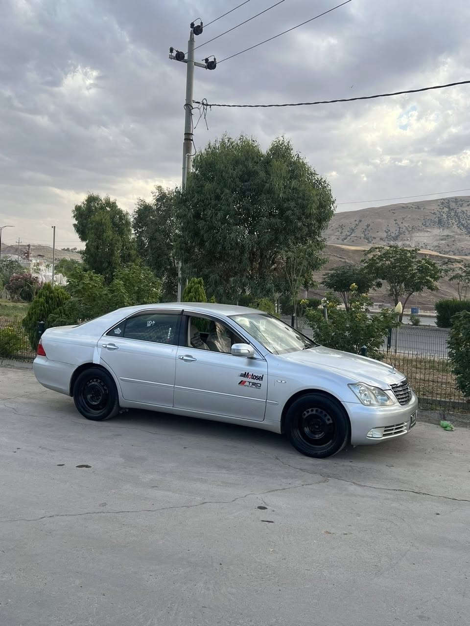 سەرەتا بە ناوی خوای گەورە شاهینە ڕۆیاڵ 182 سەیارەی ماڵە وو هی مەعرەز نیە 2007 ساج مەلەکی تەبرید سارد وو گەرم شاشەو کامێرا سێ دوگمە پەردە پێنج بەسمە لایت ناوچەی کوێر ئاوێنە ئیشارە مەجمووعە سوکان لێکسز سەیارەکە تا حەز بکەی بێ مەسرووفە وو ماڵی دۆستە  بە شەرتی سەقف حیزام بۆیاخ گەڤەر گۆڕاو دەعم وو لێدراوە هەمووی بەشەرت ماڵێک ئەدەم پێت ڕەحمەت بنێری بۆم بە پارەی ناو ڕەساسیەک مشتەریت نامە بنێرە بچووکی گشت لایەک ئەکەم هەموو شتێکم نوسیوە ڕەحمەتان لێ بێت بەس بۆ سعر نامە بنێرە  
***********
لەسەر ئیزنی ئەدمین 🖤
