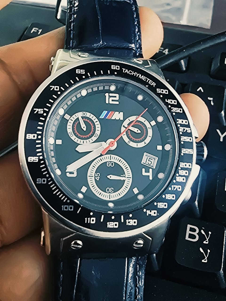 BMW M5
سويسري اصلي بطارية  وكاله 

كونوكراف ستوب وتش سناتر شغاله 
سير جلد مستبدل 
نظيفه جدا 
قطر ٤٢ 

١٦٥ دولار 
المكان اربيل يوجد توصيل 
واتساب 
***********
