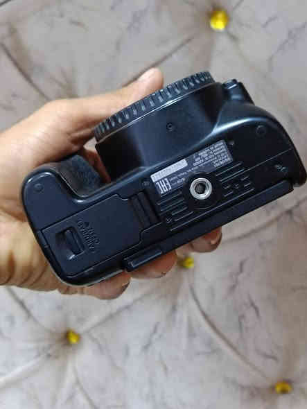 كانون 250d
دقته 24.3 ميكابكسل 
فيديو 4k جوده وضوح عالي 
ميزة تتبع الوجه فوكس سريع
اتصال واي فاي و بلوتوث 
السعر 550
مكاني كربلاء 
واتساب ***********
