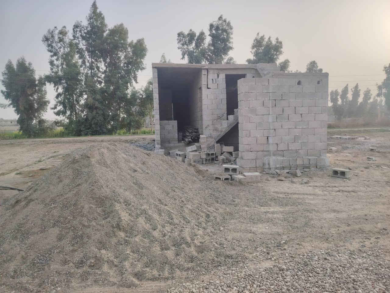 مشتمل هيكل 100 متر ورا شارع  وكدامو  شارع اول فرع مقابيل مقبره الجحيش السعر11 مليون وذا مراوس بسياره هم يرهم الاستفسار***********
