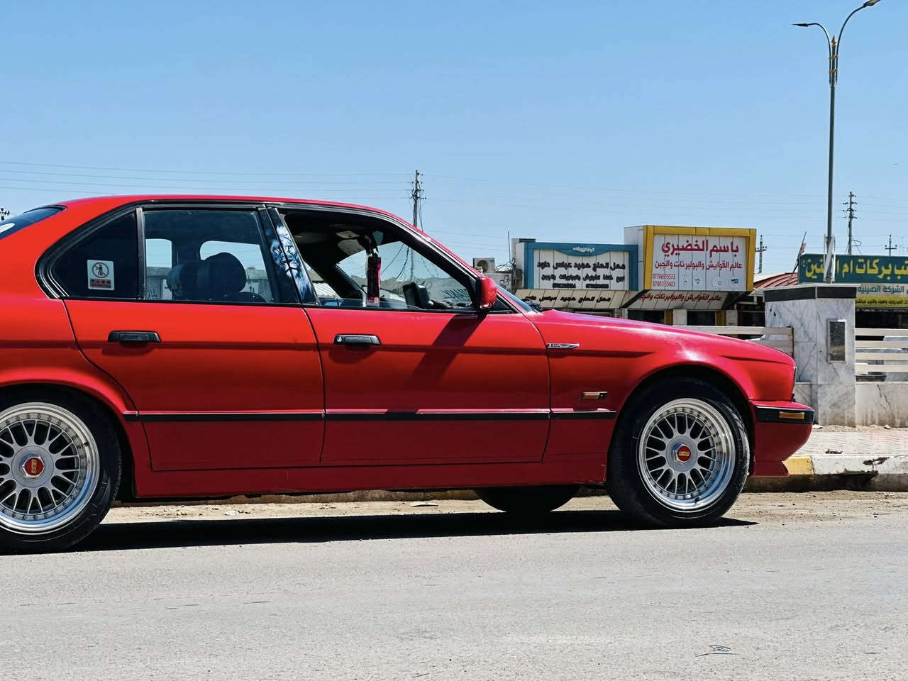 سلام عليكم .بيم حجم 525 
للبيع  اللون احمر اصل 
سياره بلاديه كلها 
مكينه فانوس 6مسكر كير عادي 
مديل 1990 اصل 
سياره مكفوله كفاله عامه بس مصبوغه احزام جماليه 
كشنات كهرباء جلد 
حداديه كفاله تخم تاير جديد 
تبريد ثلج 🧊 
سياره احلا من الصور ماناقصه برغي 
شاشه عارض دمامات 
هاتف شركه 
رقم السليمانية دولي تحويل ثاني يومً
سنويه لل 2029
السعر 71 وبيه مجال 
العنوان واسط ناحيه جصان 
متواجد فقط عل رقم الهاتف ***********
