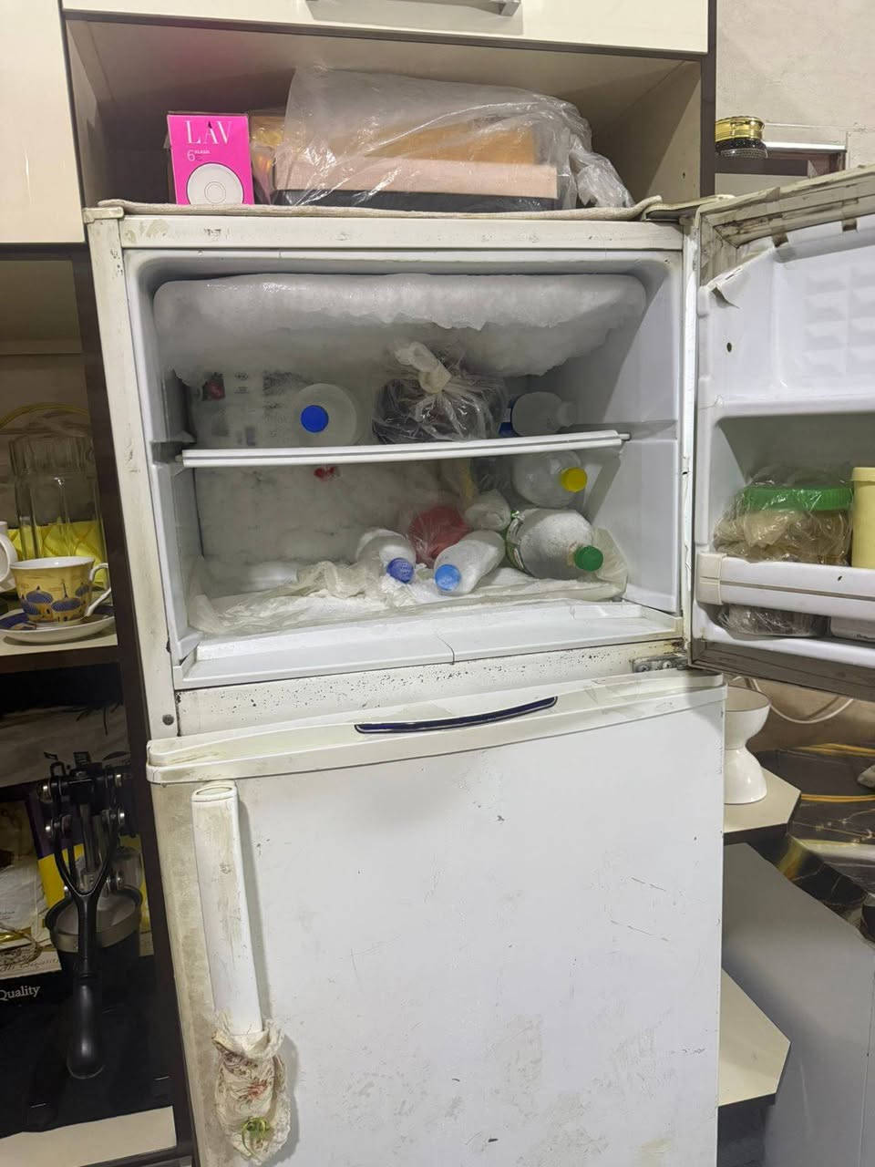 ثلاجه كبيره شرط التجميد..
السعر ١٢٠ وبيها مجال
للاستفسار الاتصال على الرقم ***********
